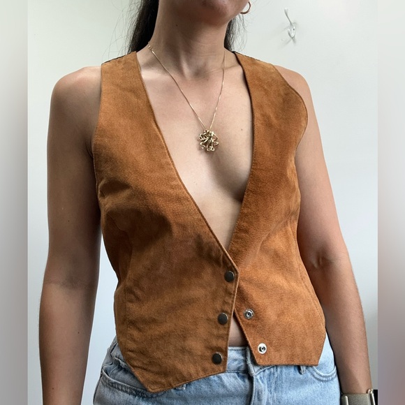 ⛔️SOLD⛔️Vintage 80’s Brown Suede Leather Western Vest Deep V-neck Snap front - Picture 5 of 10
